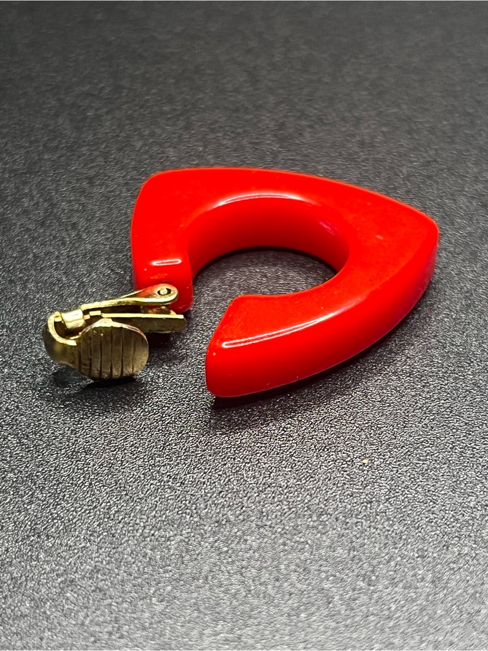 Vintage Red Bakelite Geometric Hoop Clip-On Earrings - Picture 6 of 8
